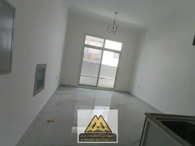 A well-sized studio apartment Balcony with an excellent view Central air conditioning Second tenant Located near the Chinese market and the Tribal Cen