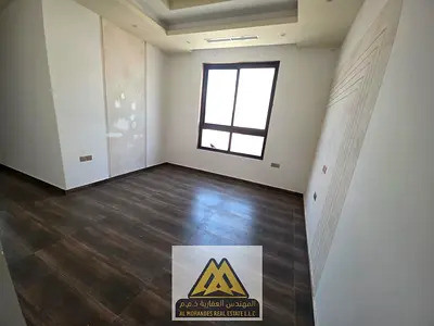 غرفتان وصالة واسعة مساحة كبيرة خزائن مدمجة بالحائط باركن مجاني أسفل البناية