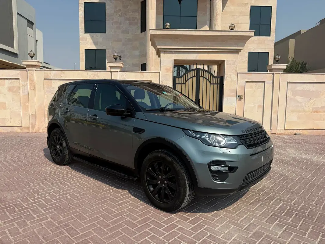 Land Rover Discovery Sport 2015 — photo 1 of 16