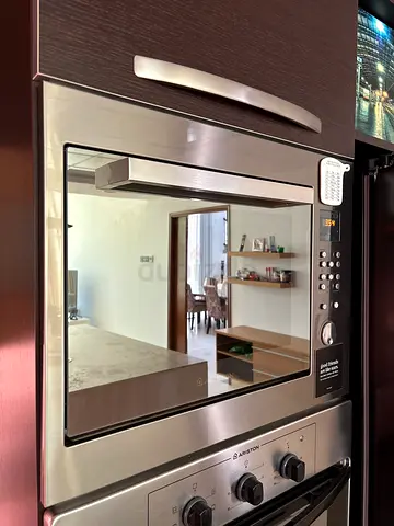 Built-in stainless steel oven with glass door - good condition٫ariston