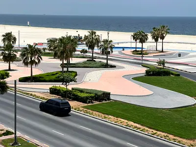 3 bedrooms and a living room, storage room, direct sea view, 3 bathrooms, balcony, built-in wardrobes, central air conditioning