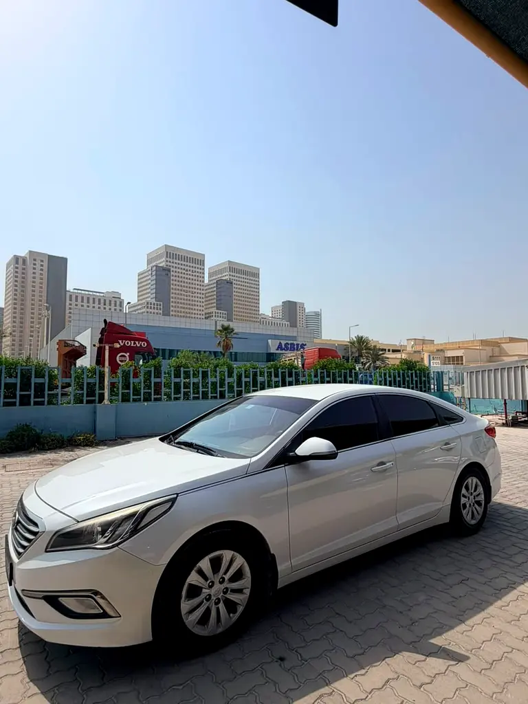 Hyundai Sonata 2016 — photo 1 of 7