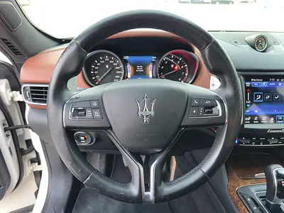 صورة 12 لـ 2016 Maserati LEVANTE