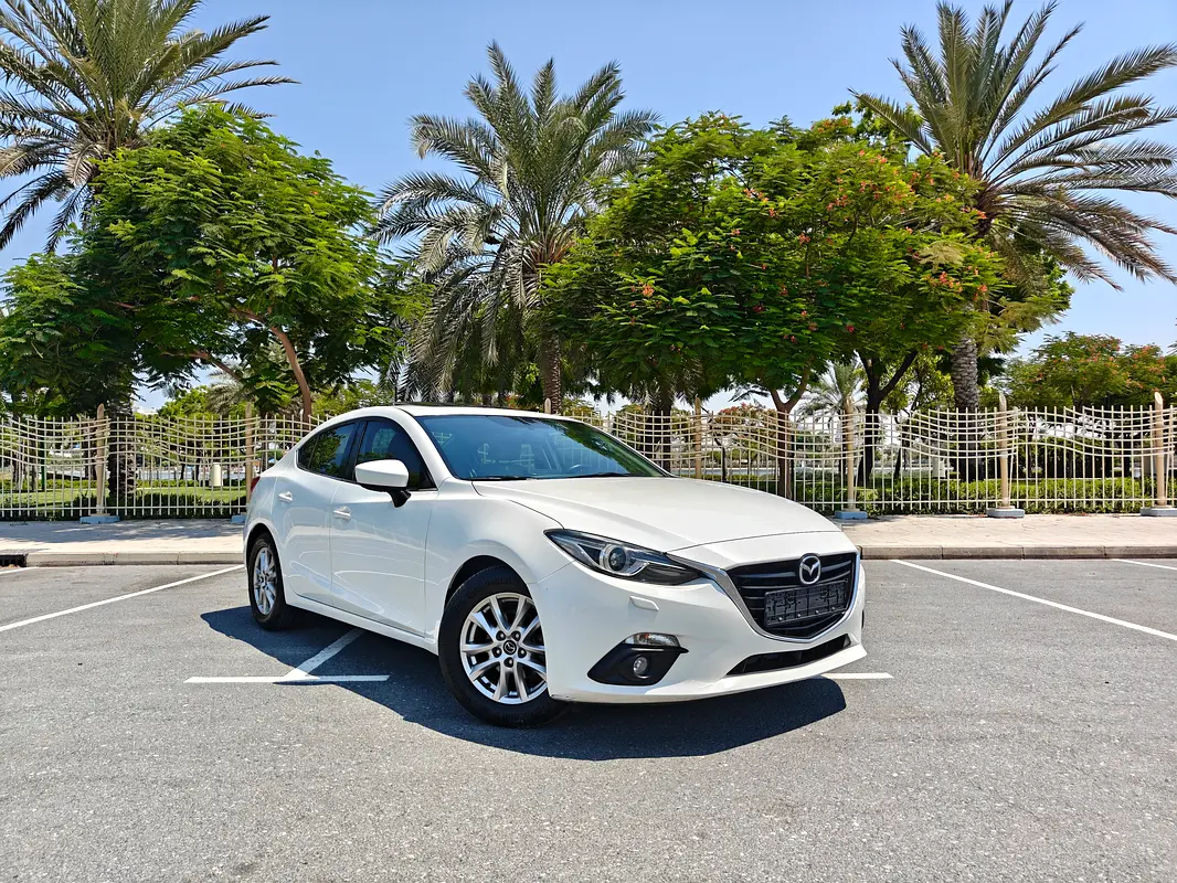 Mazda 3 2016 — photo 1 of 20