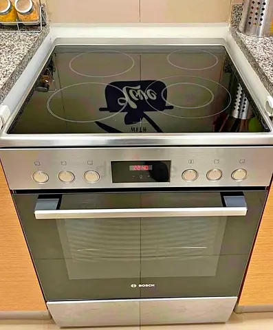 Bosch 60cm freestanding electric cooker, likely model HKQ38A150M or a similar variant.It features a