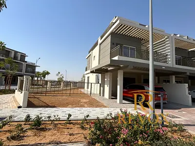 SINGLE ROW 3BR TOWNHOUSE | CORNER UNIT | LANDSCAPPED L- SHAPPED GARDEN