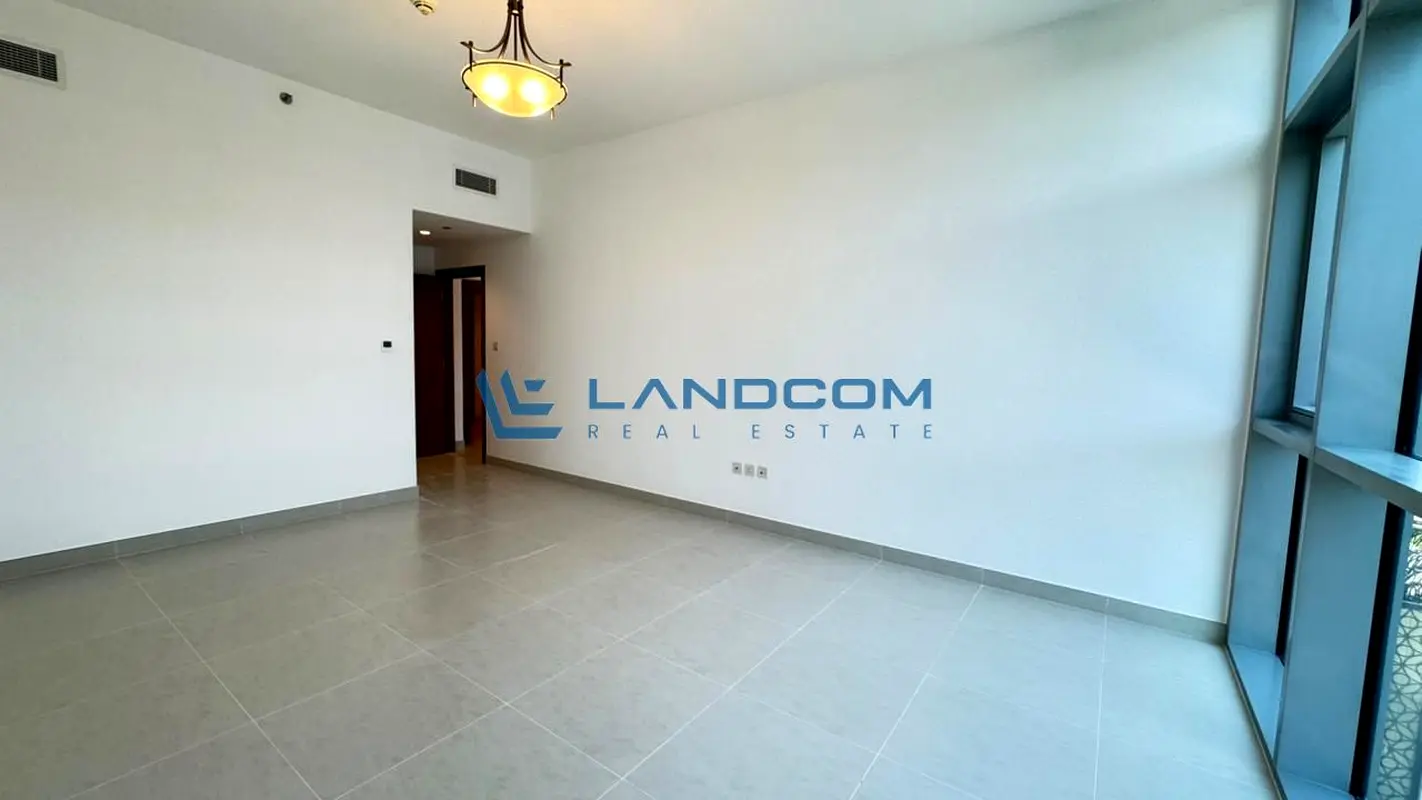 Bright 1 Bedroom Apartment | Sea View |Close to Metro