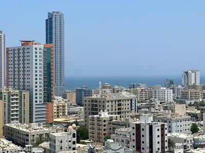 Al Rashidiya 3 - 3 bedrooms, living room, maid's room (master), 5 bathrooms, balcony with sea view, built-in wardrobes, central air conditioning
