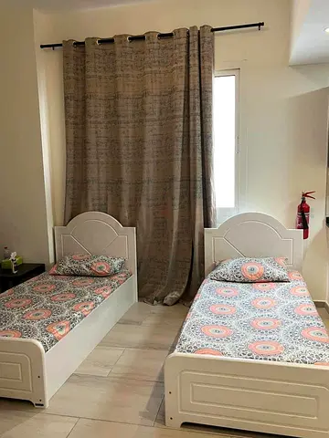 Female roomat