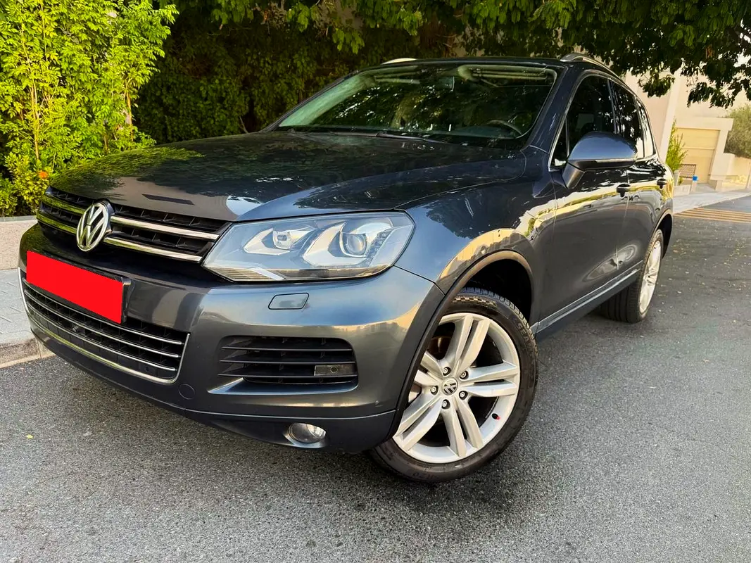 Volkswagen Touareg 2012 — photo 1 of 20