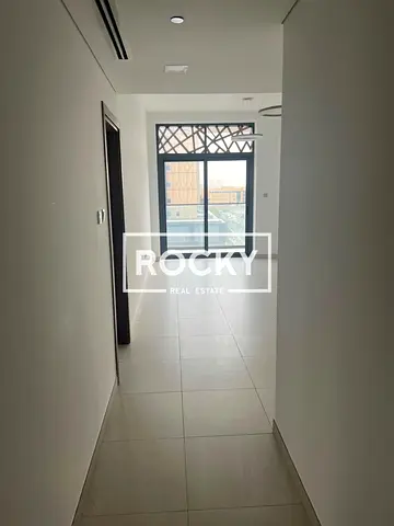 **ATTRACTIVE OFFER | 1 MONTH FREE | 1 B/R WITH BALCONY | FITTED KITCHEN | POOL & GYM**