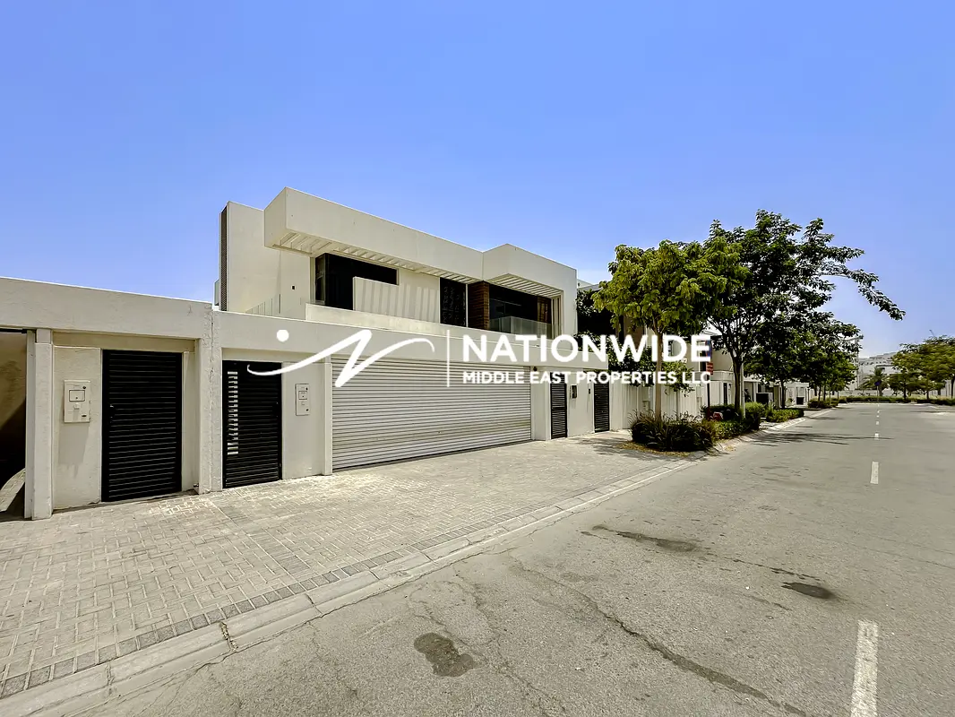 Vacant|Elegant 4BR|Single Row|Community View