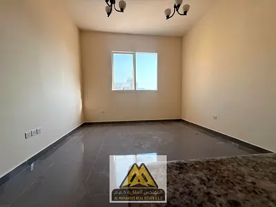 استوديو بمساحة جيدة تكييف مركزي موقع حيوي قريب من جميع الخدمات قريب من مخرج دبي بالقرب من شارع الشيخ محمد بن زايد