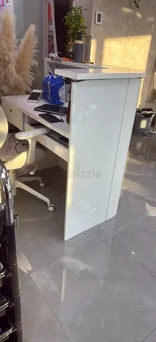 White Glossy Reception Desk with Chair