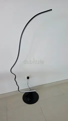 Modern face shape LED floor lamp - black
