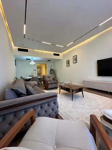 للبيع غرفتين و صالة برج كورنيش المجاز