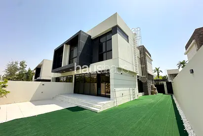Upgraded 4 Bed + M | Furnished | Single Row