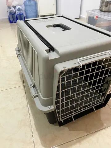 Hard Plastic Pet Carrier with Metal Door - Good Condition