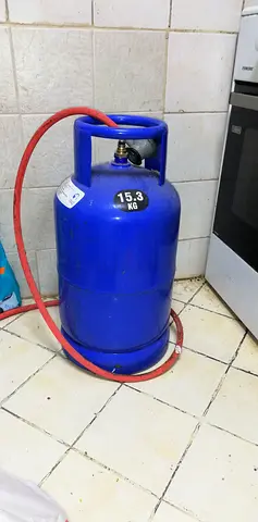 15.3 kg Blue Gas Cylinder with Hose - Excellent Condition