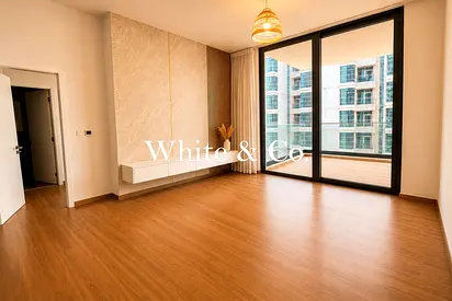 Unfurnished | Spacious unit | Upgraded