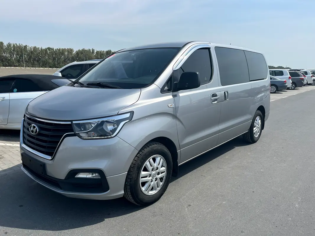 Hyundai H1 2019 — photo 1 of 12