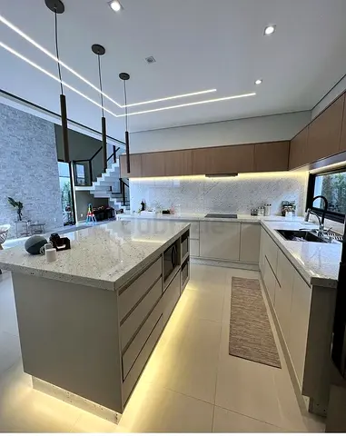 Modern Kitchen Island and Integrated Lighting