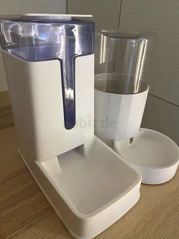 Automatic Gravity Pet Food  Water Dispenser Set – Excellent Condition
