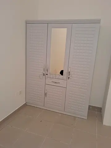 I am selling brand new 3 door wardrobe good quality cabinet! Perfect for Storage