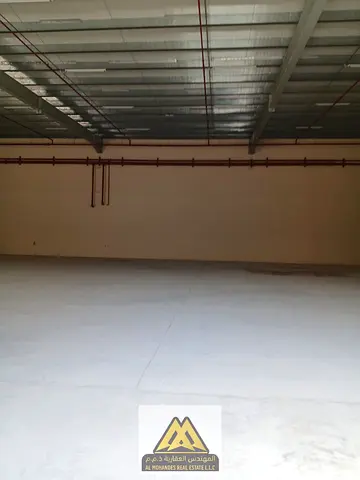 A large warehouse suitable for all activities in Al Jurf Industrial Area 1, close to the Chinese market and with easy access to main roads.