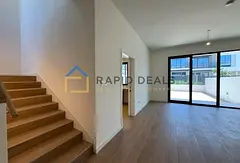 Close to Amenities, 3BR+M Single Row Townhouse