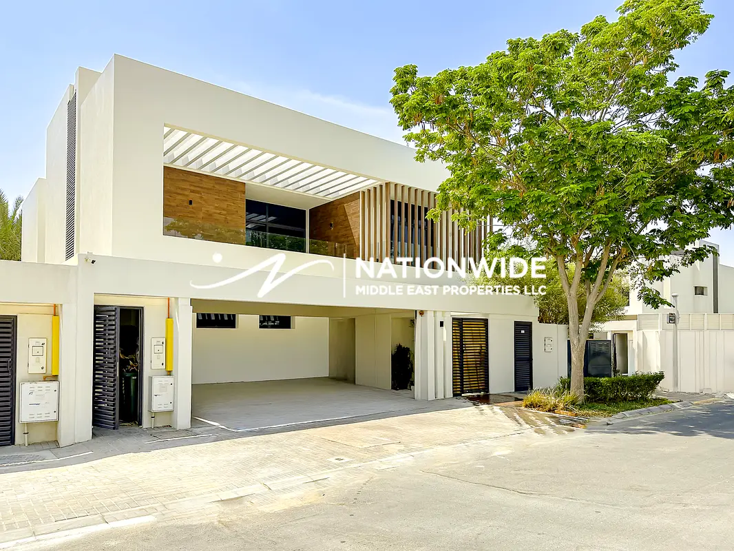 Vacant|Cozy Corner Unit|Double Row|Community View