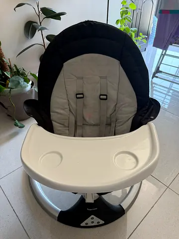 SugarBaby swing style seat with table - ( Good Condition