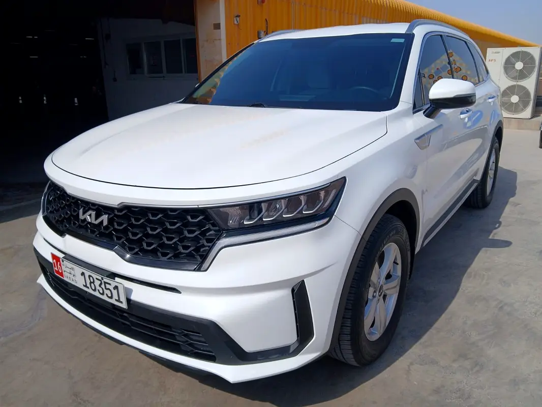 Kia Sorento 2023 — photo 1 of 13