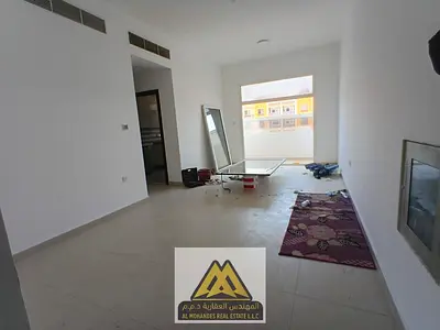 جديدة بالكامل | مساحة كبيرة جداً | بلكونة بإطلالة بانورامية مميزة | تشطيبات حديثة | موقع حيوي ومميز | قريب جداً من مخرج دبي | قريب من جميع الخدمات