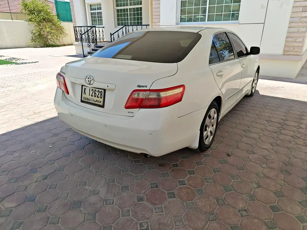 Toyota Camry 2009 — photo 1 of 7