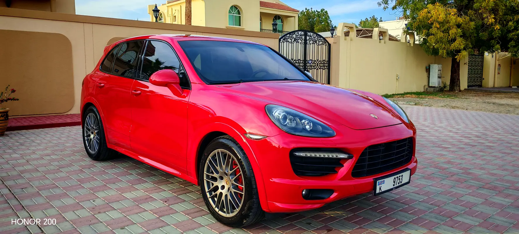 Porsche Cayenne 2014 — photo 1 of 17