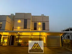 7 Master Bedrooms Spacious Majlis Family Living Room Kitchen Large Living Areas Excellent Finishes M