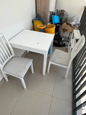 Dining table + 2 chairs