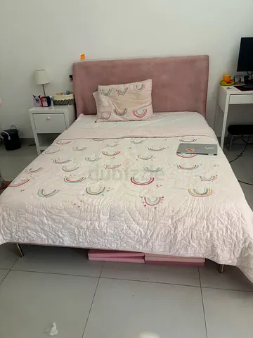 Pink Queen bed - for girls, barely used