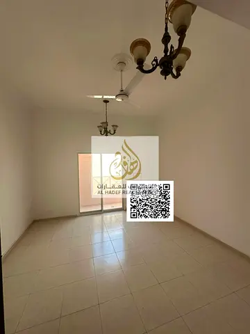 شقة غرفتين وصالة مجددة بالكامل مع بلكونة – موقع مميز على شارع الاتحاد مباشرة النعيمية 1 | بالقرب من أسواق الإمارات وداي تو داي | سعر مميز وتسهيلات في