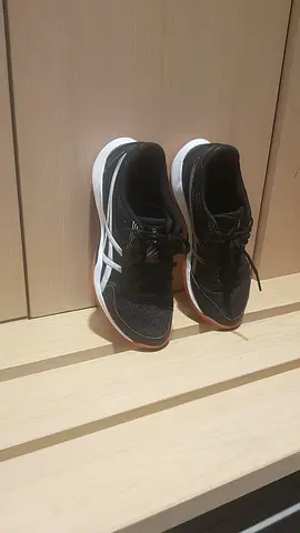 Used black ASICS running shoes, size around EU 39.5 (good condition)