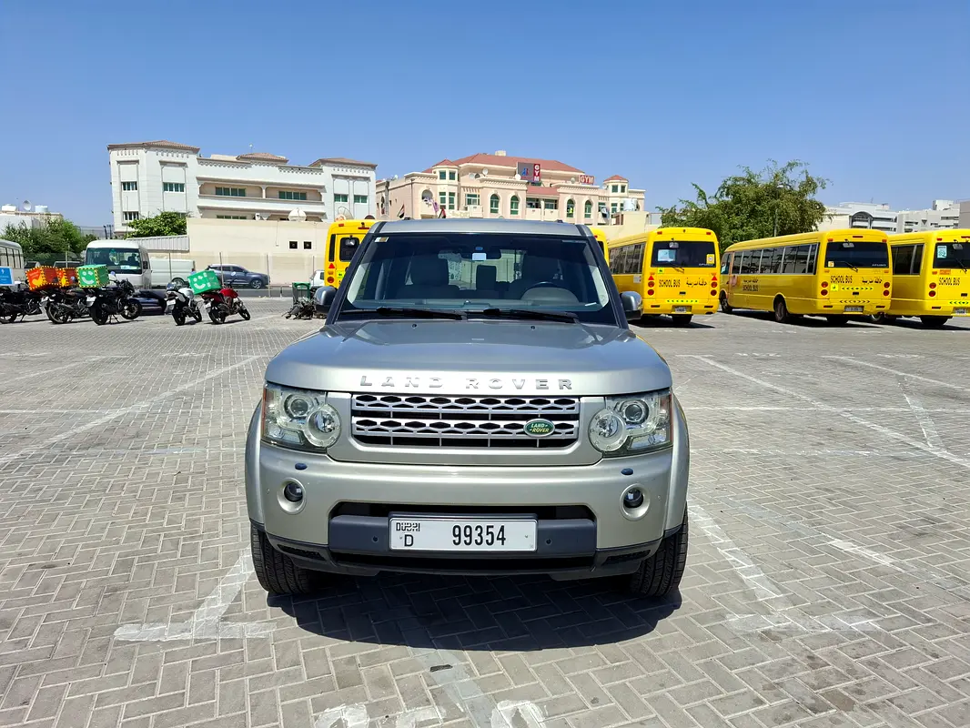 Land Rover LR4 2010 — photo 1 of 11