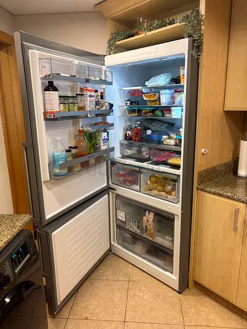 Siemens double-door refrigerator in excellent working condition