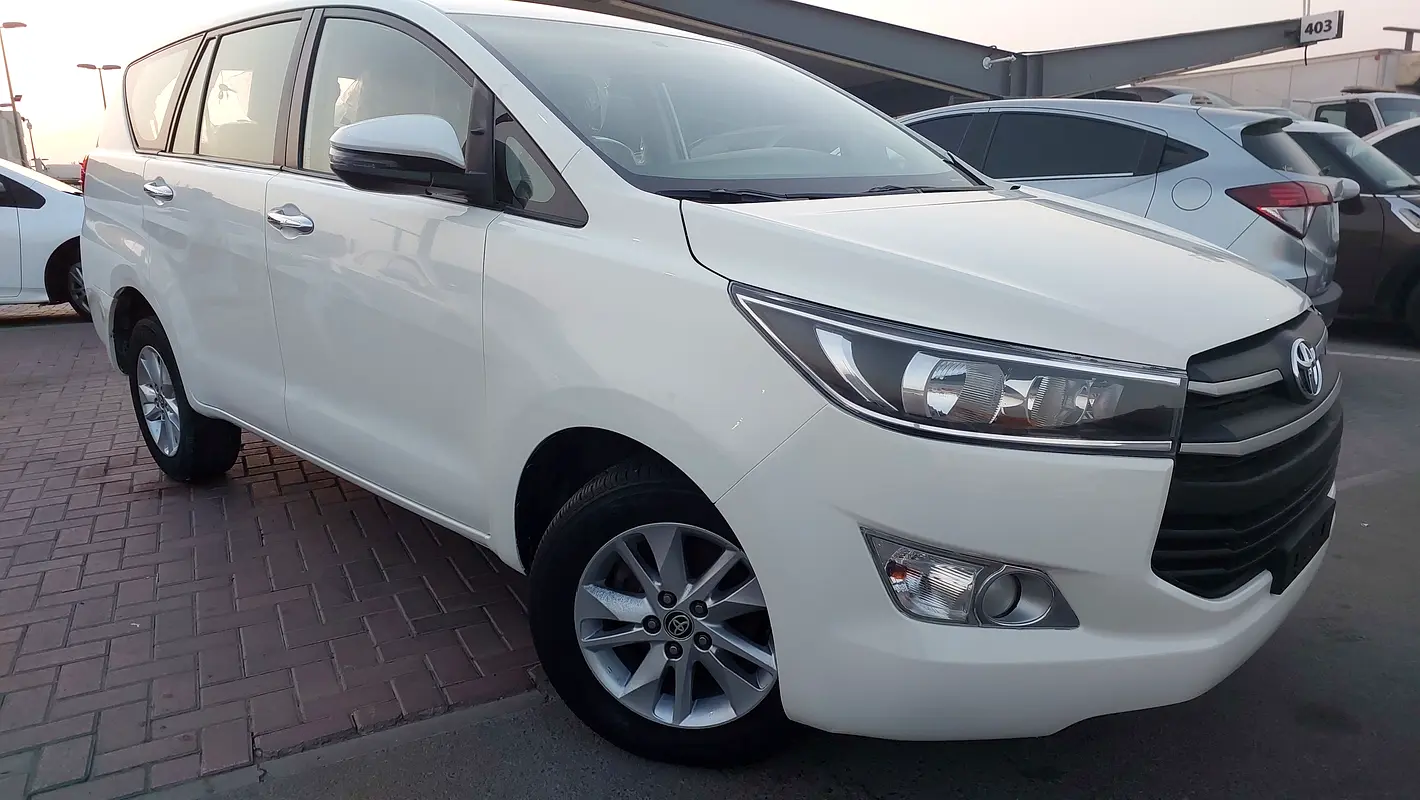 Toyota Innova 2020 — photo 1 of 20