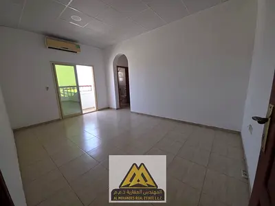 تتميز بإطلالة بحرية رائعة على الخور وميناء عجمان، مع بلكونتين وصيانة كاملة على المالك، في موقع مميز قريب من محطة الباص وسهل المخرج إلى دبي والشارقة.