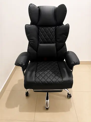 Black High-Back Ergonomic Office Chair with Headrest and Wheels