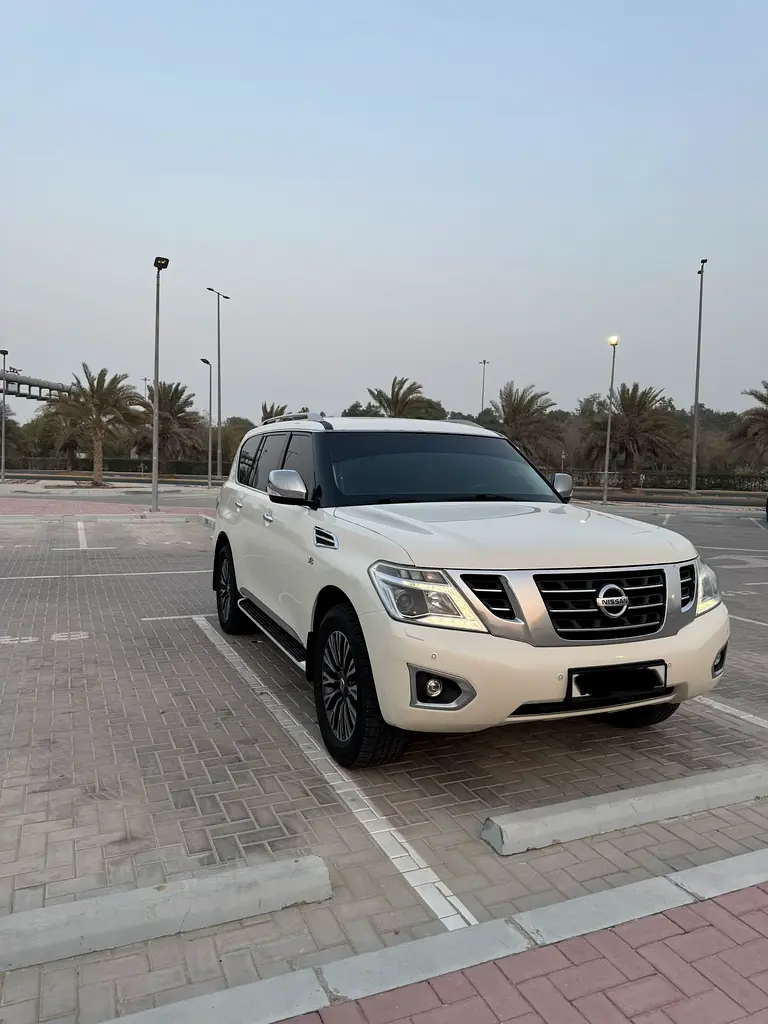 Nissan Patrol 2015 — photo 1 of 5