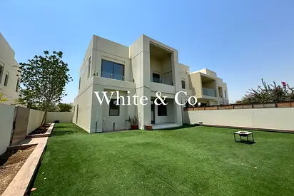 Type D | Single Row Large| Landscaped Plot