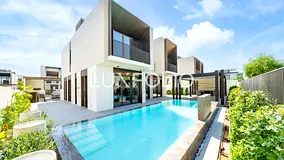 Pergola & Pool | Luxury | Flora Type