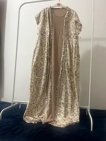 فستان نسائي